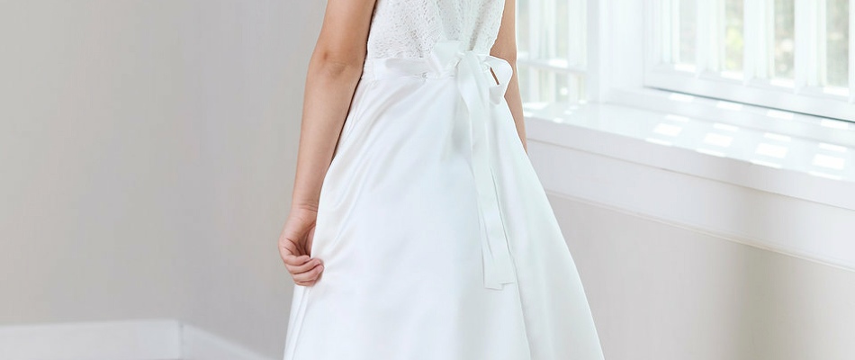 Traditional and modern styles for your daughter's big day - Communion dress boutique